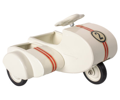 Metalen scooter met sidecar