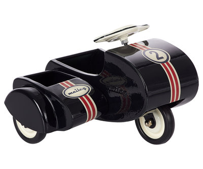 Metalen scooter met sidecar